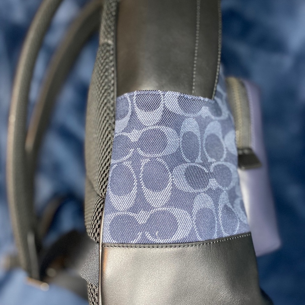 Coach bag !! - Picture 2 of 4